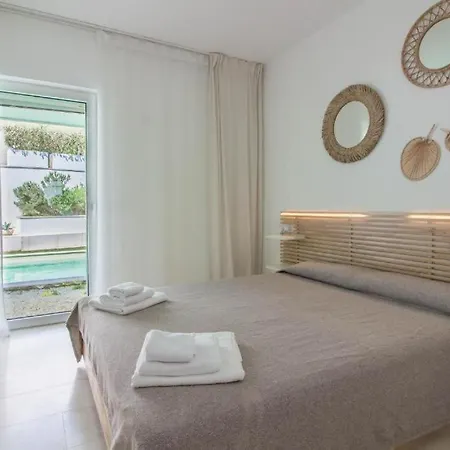 Stunning In Pittulongu With Pool Apartamento Olbia