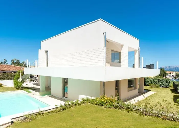 Daire Guesthost - Stunning In Pittulongu With Pool