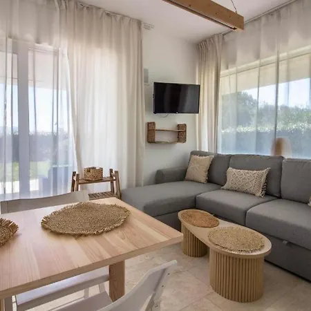 Guesthost - Stunning In Pittulongu With Pool Olbia