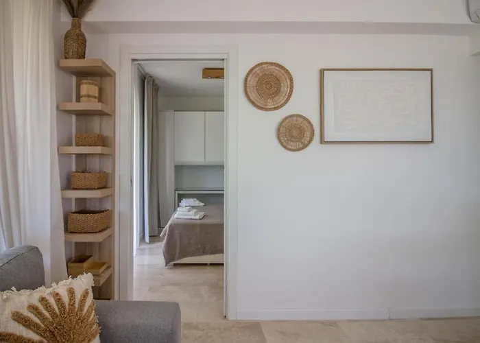 Guesthost - Stunning In Pittulongu With Pool * Olbia