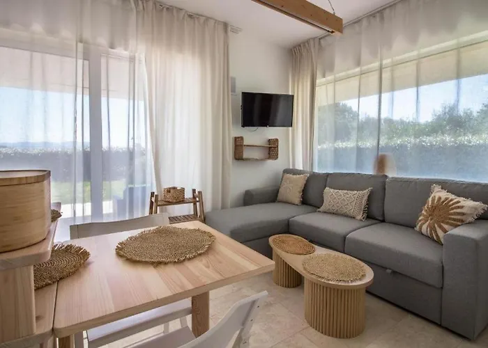 Guesthost - Stunning In Pittulongu With Pool Olbia