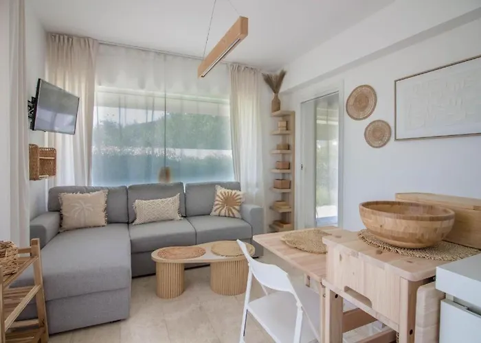 Guesthost - Stunning In Pittulongu With Pool Apartman